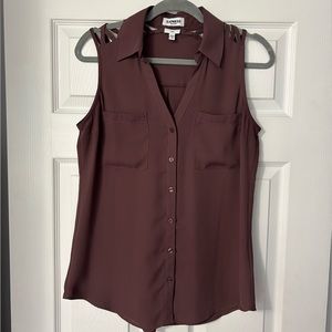 Express sleeveless portofino shirt size M